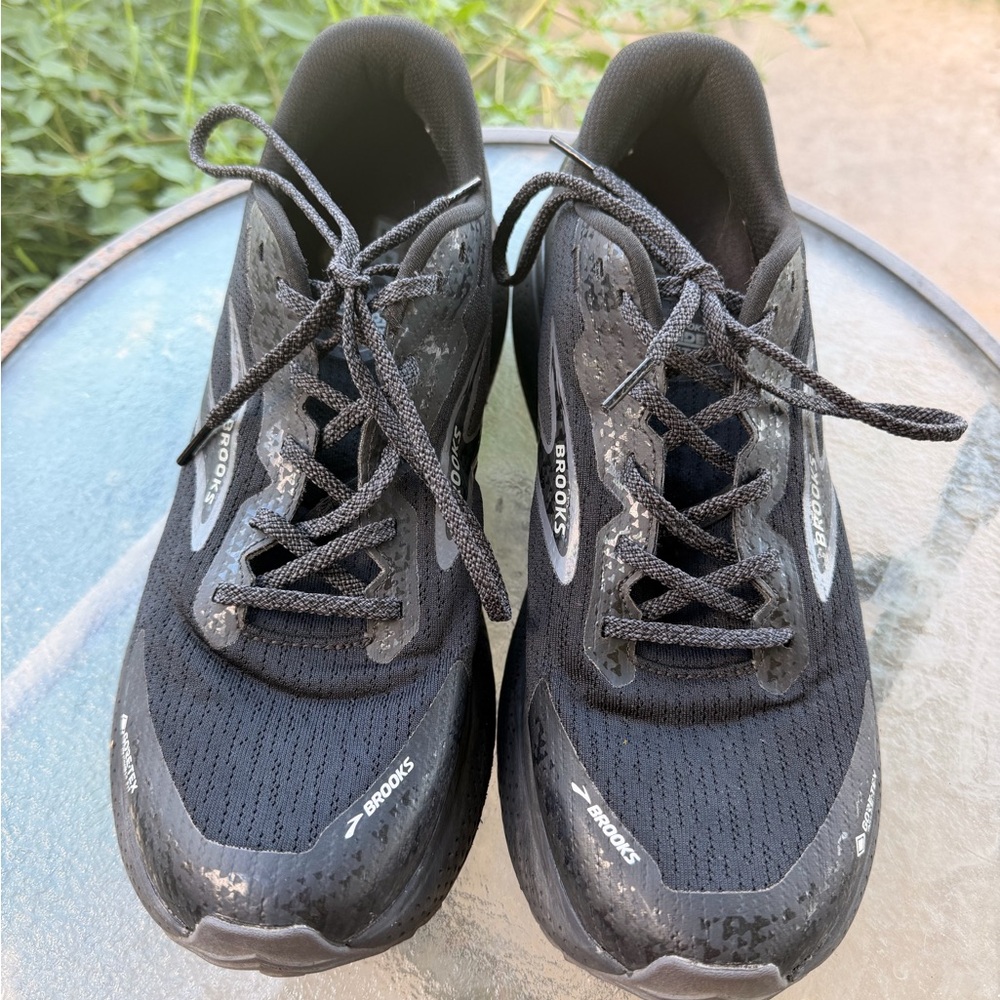 Brooks Men's Black Athletic Running Shoes